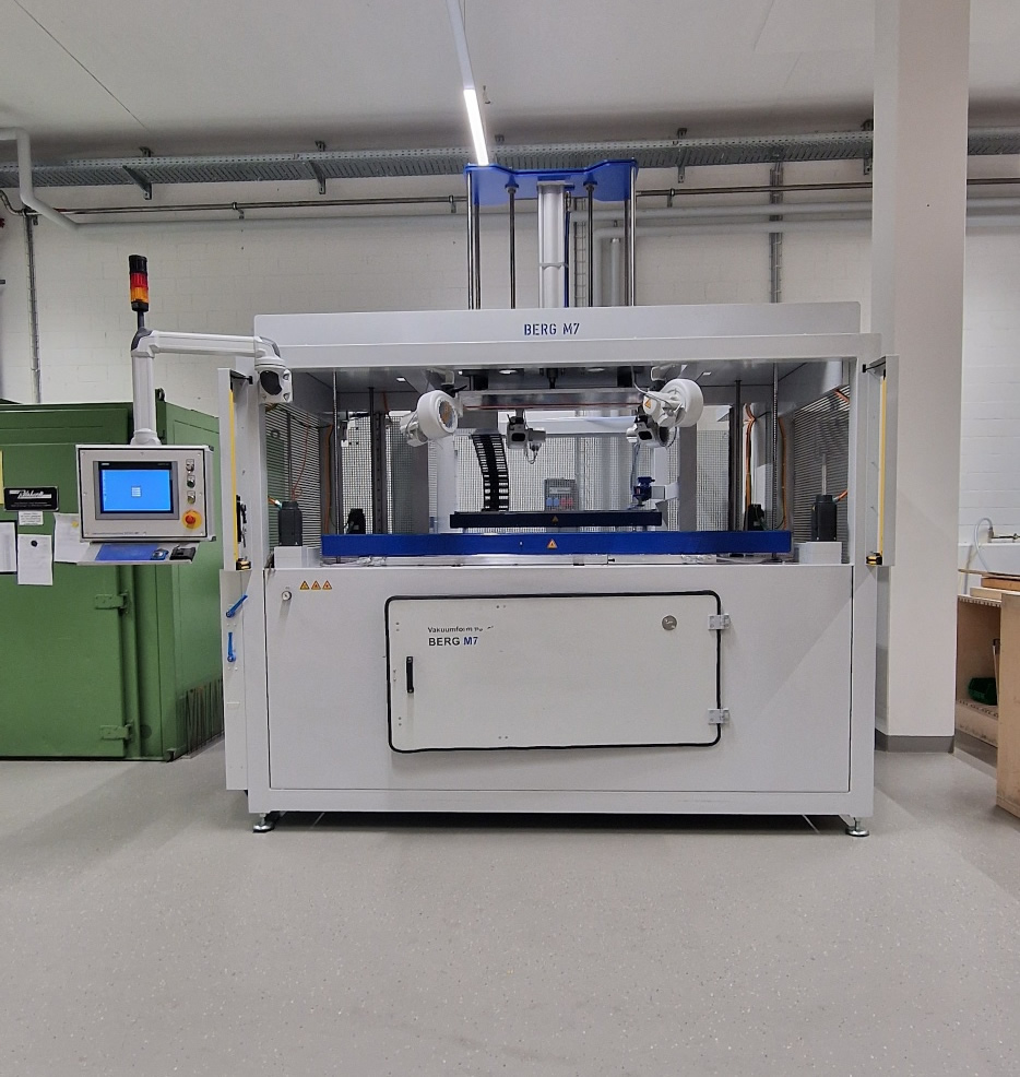 Thermoforming Maschine Berg T7 bei Plastika Balumag